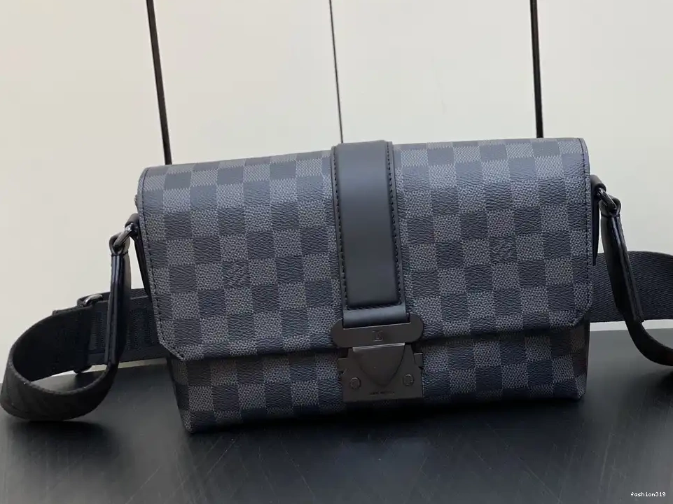 LOUIS Messenger S-Cape VUITTON 0323